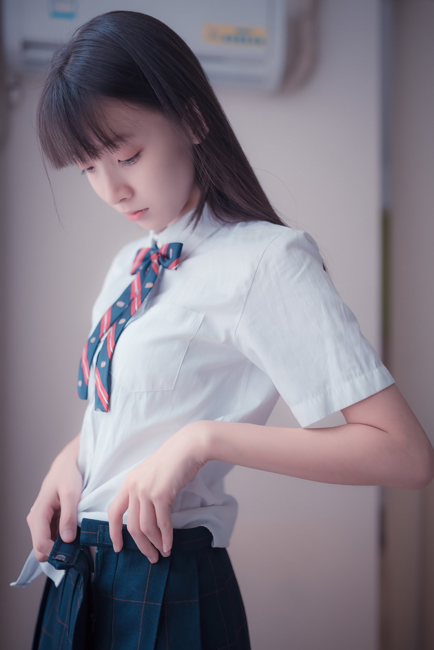 ��֮����д�� NO.004 �ڼҰ�˿����Ů��[49P/71.8M]